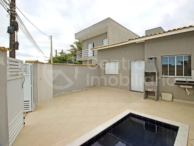 Casa com 2 Quartos e 2 banheiros à Venda, 65 m² por R$ 360.000