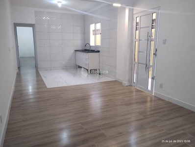 Casa com 2 Quartos e 2 banheiros à Venda, 90 m² por R$ 380.000