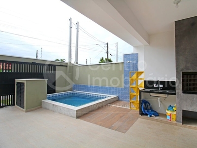 Casa com 2 Quartos e 2 banheiros à Venda, 91 m² por R$ 420.000