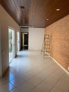 Imóvel Comercial com 3 Quartos e 3 banheiros para Alugar, 140 m² por R$ 2.930/Mês