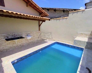 Casa com Piscina no Bairro Itaguaí em Mongaguá