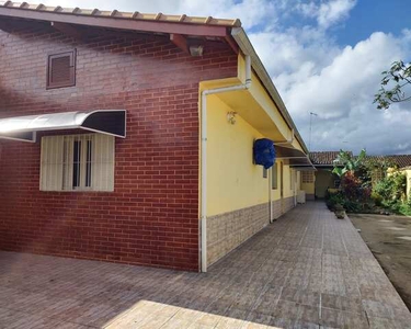 Casa lote inteiro com bastante espaço em Mongaguá