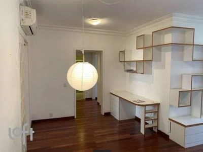 Apartamento à venda em Laranjeiras com 111 m², 3 quartos, 1 suíte, 2 vagas