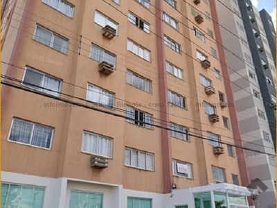 Apartamento em área central