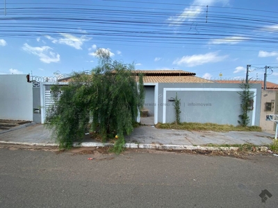 Belíssima casa no Jardim Presidente