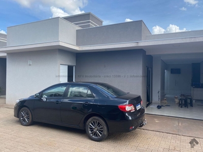 Casa com 02 dormitórios com 01 suíte