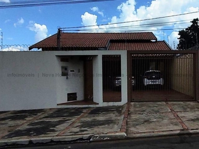 Casa com 03 dormitórios