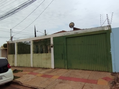 Casa com amplo espaço no Aero Rancho