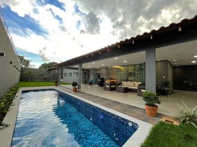 Casa com piscina aquecida - rica em detalhes