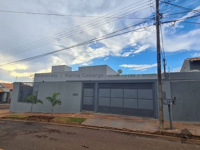 Casa rica em planejados e fino acabamento