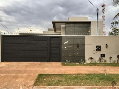 Casa térrea em alto padrão com piscina