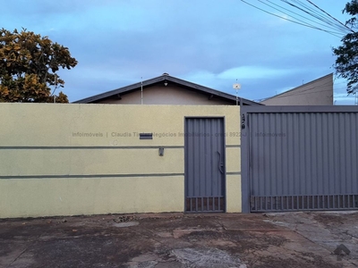 Espaçosa casa térrea no bairro Novo Paraná