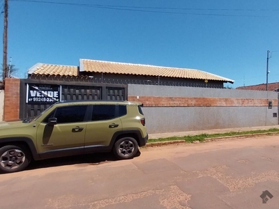 Linda casa com suíte no Noroeste