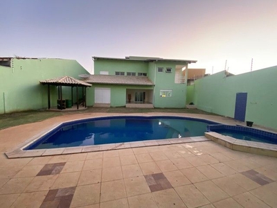 Aluga se uma linda casa de alto padrão com 7 quartos no jardim Guanabara
