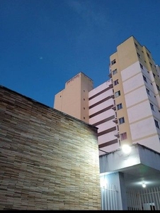 Apartamento para aluguel com armários/Elevador/Na rua do Aririzal