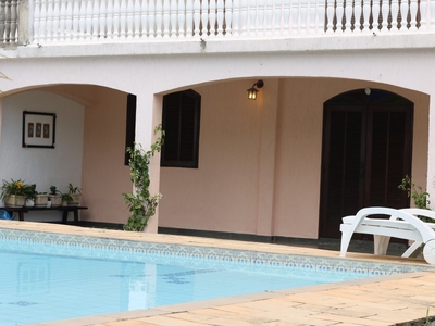 Casa entre a Lagoa e o Mar de Itaipú