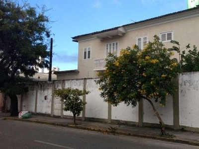 Casa para aluguel tem 350 metros quadrados com 4 quartos em Aflitos - Recife - PE