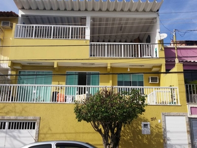 Excelente casa duplex em Condominio