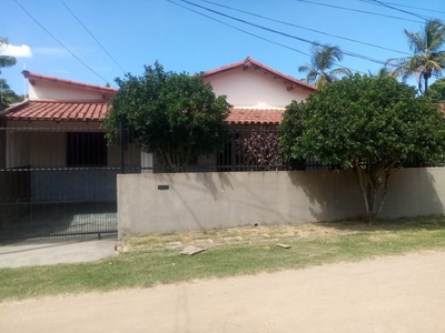 VENDO CASA PROXIMO A PRAIA