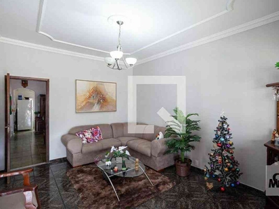 Casa com 3 quartos à venda no bairro Conjunto Minascaixa, 262m²