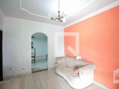 Casa com 4 quartos à venda no bairro Cenáculo, 238m²