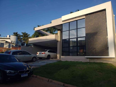 Casa em Condomínio com 3 quartos à venda no bairro Guará II, 450m²