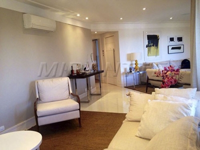 Apartamento à venda em Vila Andrade com 250 m², 3 quartos, 3 suítes, 4 vagas