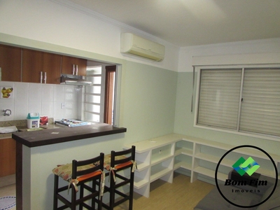 Apartamento em Cristal, Porto Alegre/RS de 57m² 2 quartos para locação R$ 1.250,00/mes