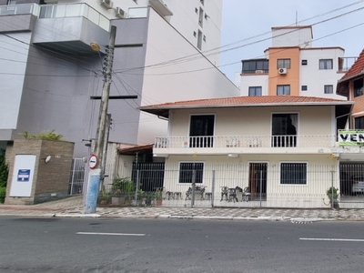 Casa em Centro, Balneário Camboriú/SC de 210m² 3 quartos à venda por R$ 2.600.000,00 ou para locação R$ 12.000,00/mes