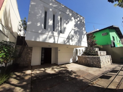 Casa em Centro, Taubaté/SP de 210m² 3 quartos para locação R$ 4.299,00/mes