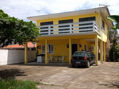 Casa em Coroados, Guaratuba/PR de 200m² 3 quartos à venda por R$ 384.000,00