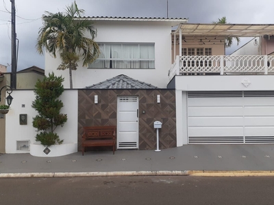 Casa em Higienópolis, Piracicaba/SP de 222m² 3 quartos à venda por R$ 1.200.000,00 ou para locação R$ 5.000,00/mes