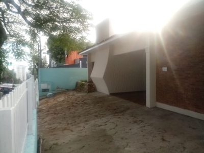 Casa em Jardim Esplanada II, São José dos Campos/SP de 265m² 3 quartos para locação R$ 6.000,00/mes