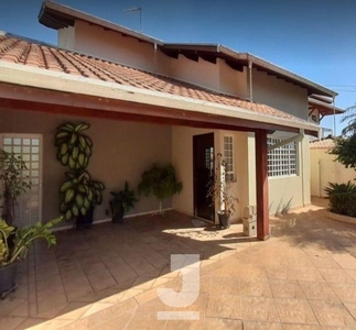 Casa em Jardim Primavera, Jaguariúna/SP de 200m² 4 quartos à venda por R$ 849.000,00