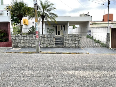 Casa em Maurício de Nassau, Caruaru/PE de 170m² 4 quartos para locação R$ 4.000,00/mes