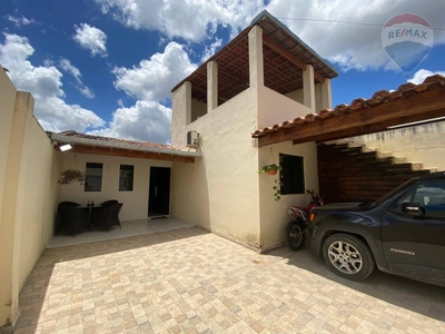 Casa em Nossa Senhora das Dores, Caruaru/PE de 160m² 3 quartos à venda por R$ 194.000,00