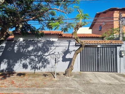 Casa em Piratininga, Niterói/RJ de 398m² 3 quartos para locação R$ 2.800,00/mes