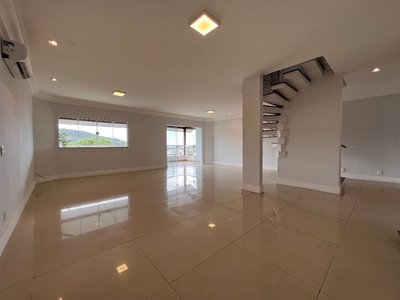 Casa em Piratininga, Niterói/RJ de 400m² 4 quartos à venda por R$ 1.550.000,00 ou para locação R$ 3.500,00/mes