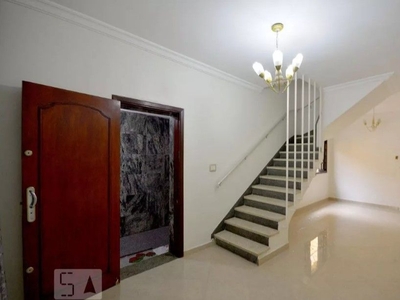 Casa em Vila Gumercindo, São Paulo/SP de 141m² 2 quartos para locação R$ 4.000,00/mes