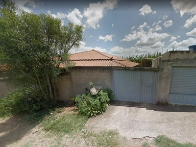 Casa em Vila Sao Francisco, Esmeraldas/MG de 58m² 2 quartos à venda por R$ 40.187,00
