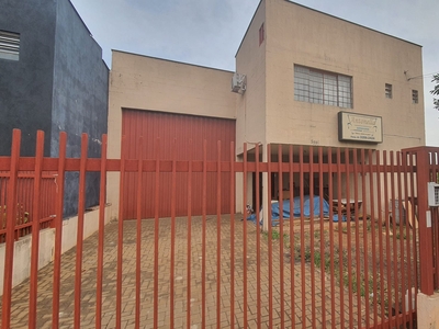 Galpão em Antares, Londrina/PR de 400m² para locação R$ 4.200,00/mes