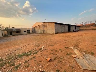 Galpão em Distrito Industrial, Rondonópolis/MT de 1640m² para locação R$ 18.000,00/mes