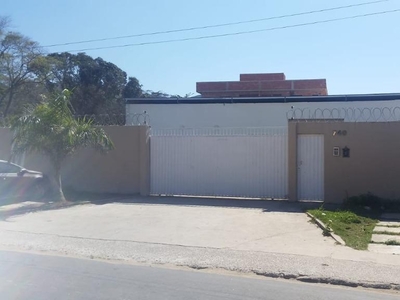 Galpão em Granja dos Cavaleiros, Macaé/RJ de 437m² para locação R$ 15.000,00/mes