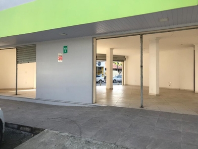 Loja em Centro, Araruama/RJ de 120m² para locação R$ 5.000,00/mes