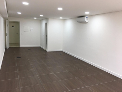 Sala em Lageadinho, Cotia/SP de 67m² para locação R$ 1.950,00/mes