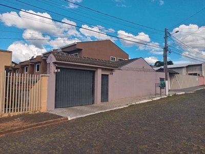 Sobrado em Uvaranas, Ponta Grossa/PR de 72m² 3 quartos à venda por R$ 219.000,00