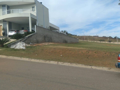 Terreno em Centro, Itatiba/SP de 835m² à venda por R$ 318.000,00