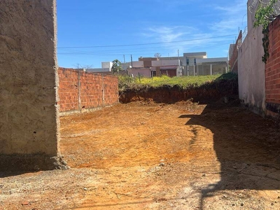 Terreno em Jardim Itália, Anápolis/GO de 200m² à venda por R$ 114.000,00