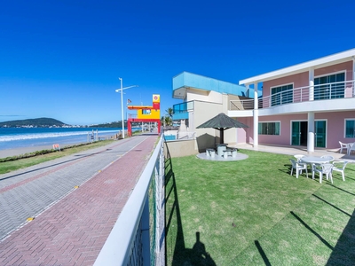 119M - Fabulosa Casa Frente para o Mar com 5 quartos para até 14 pessoas em Bombinhas - SC.