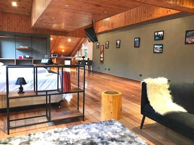 Capivari Lodge Loft nas Montanhas. Moderno.